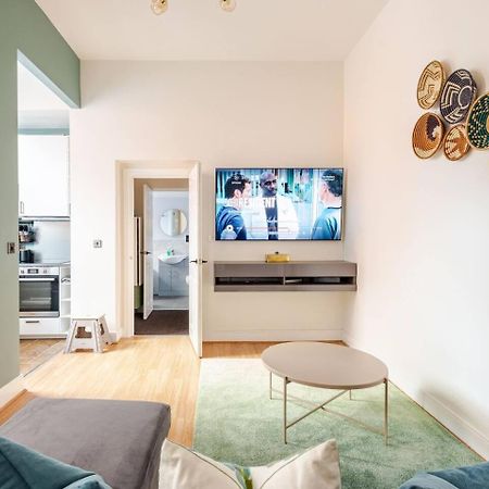 Stylish Flat In Central Location With Free Parking Суиндън Екстериор снимка