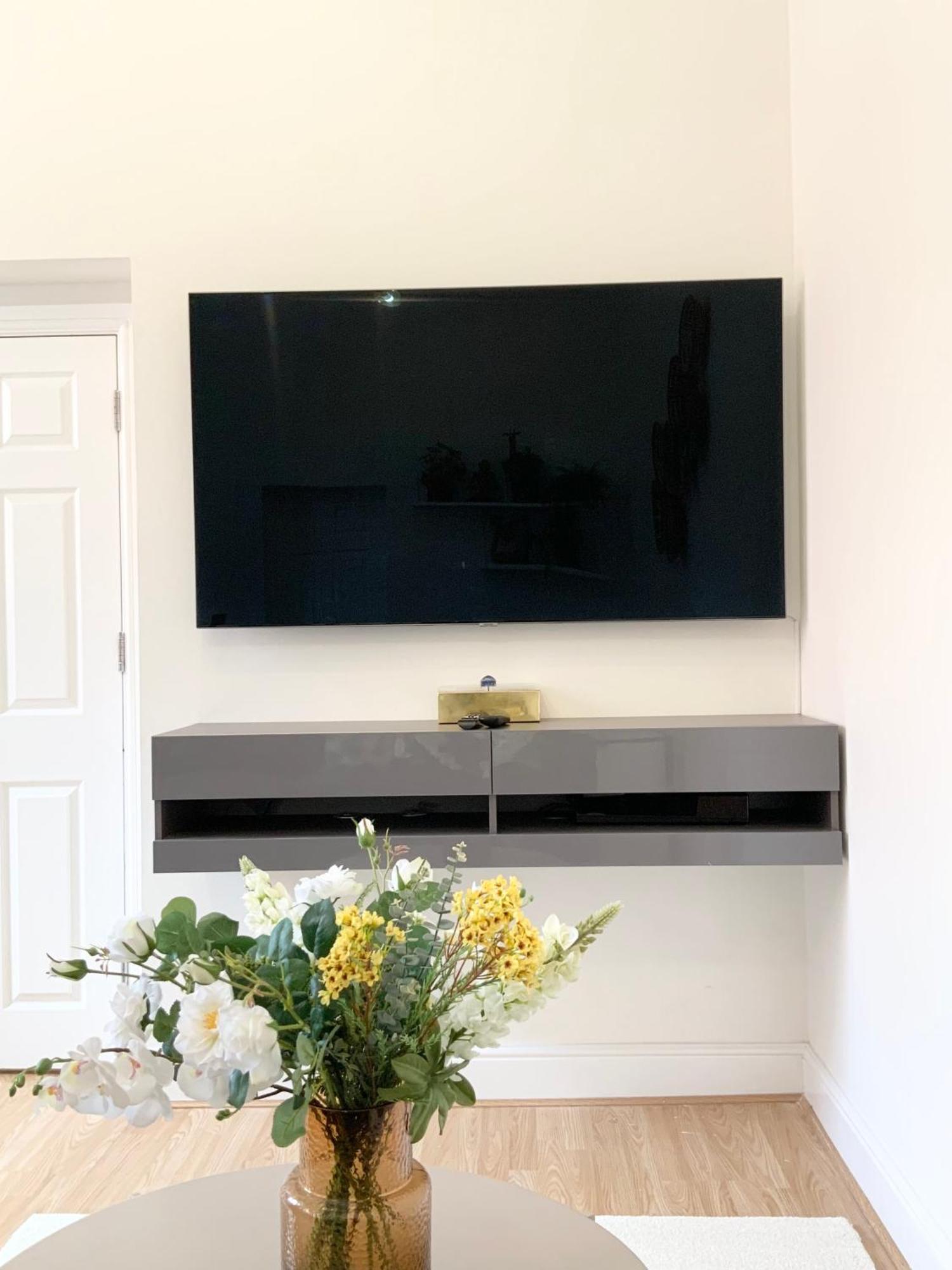 Stylish Flat In Central Location With Free Parking Суиндън Екстериор снимка